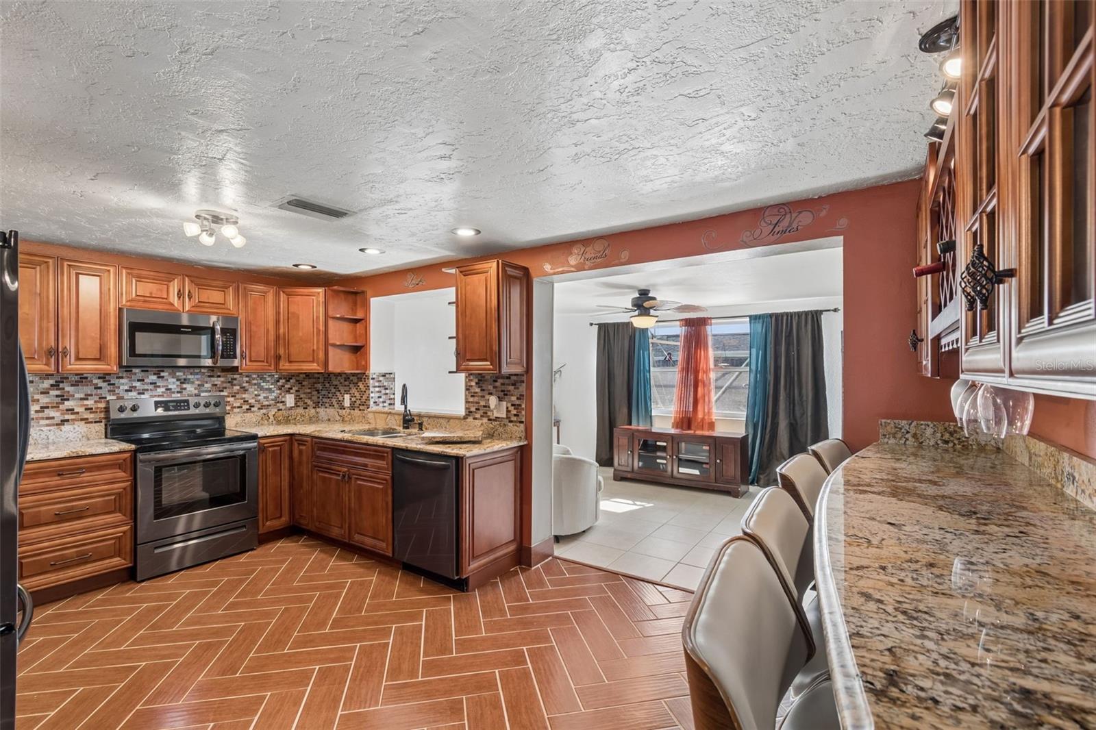 Image 14 of 53 For 10804 Manchester Road