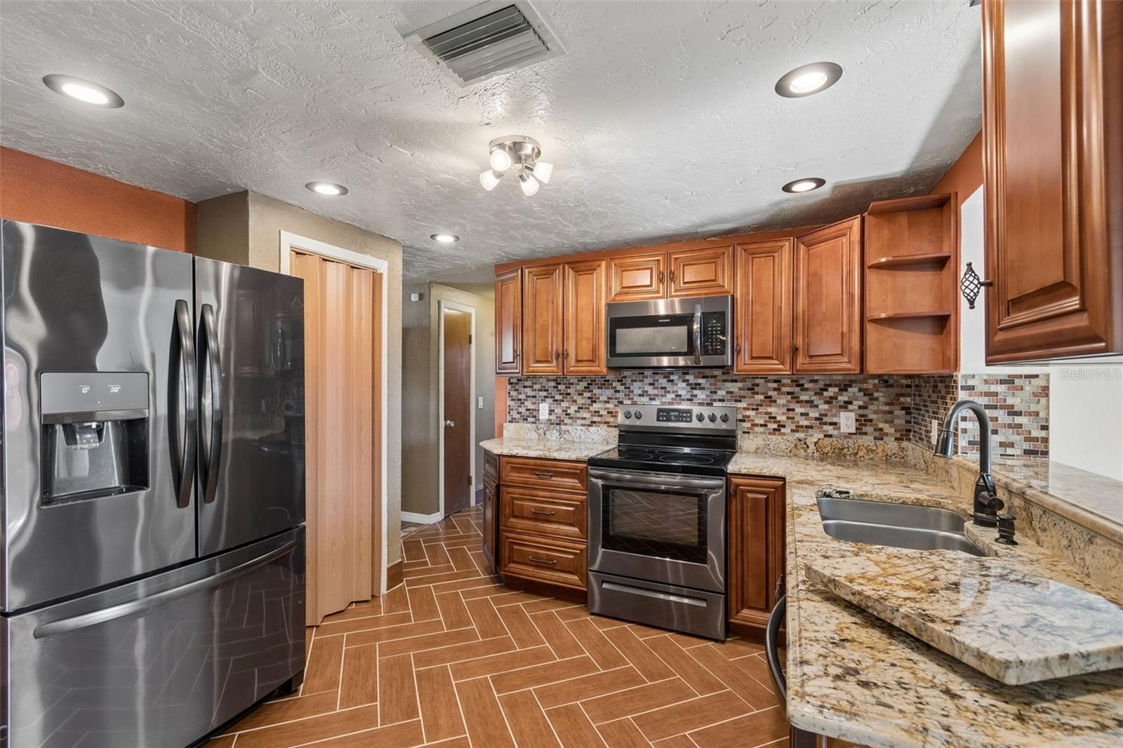 Image 17 of 53 For 10804 Manchester Road