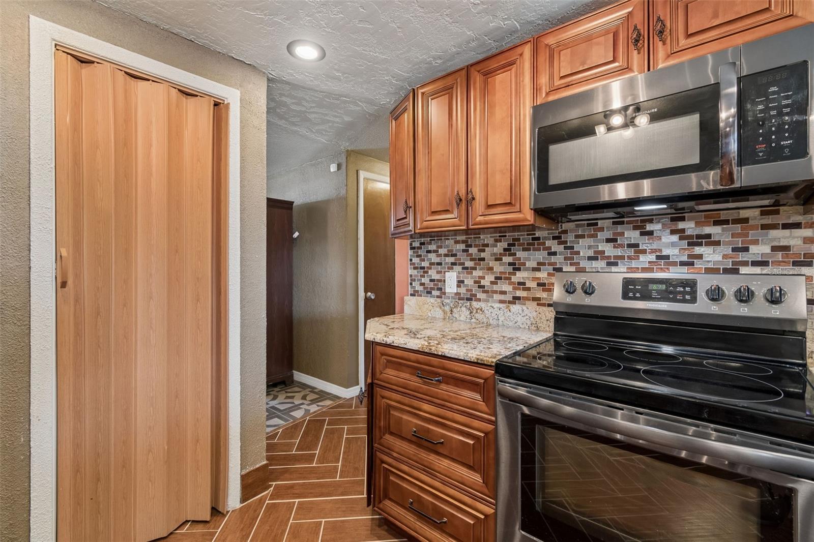 Image 27 of 53 For 10804 Manchester Road