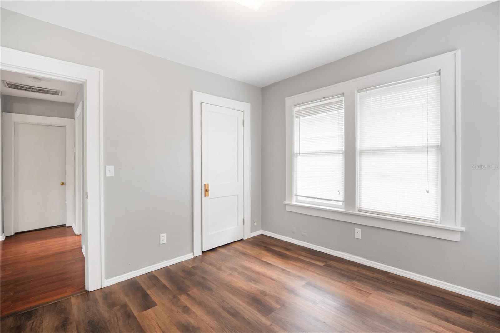 Image 9 of 21 For 3535 14th Avenue S