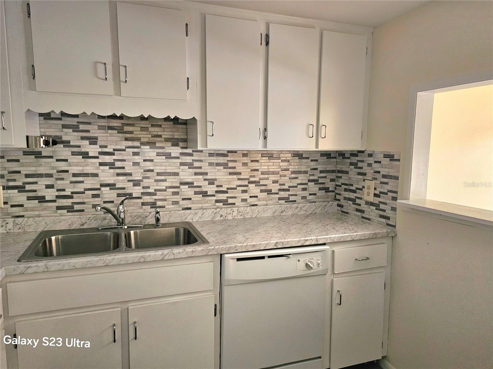 Image 24 of 27 For 2466 Ecuadorian Way 6