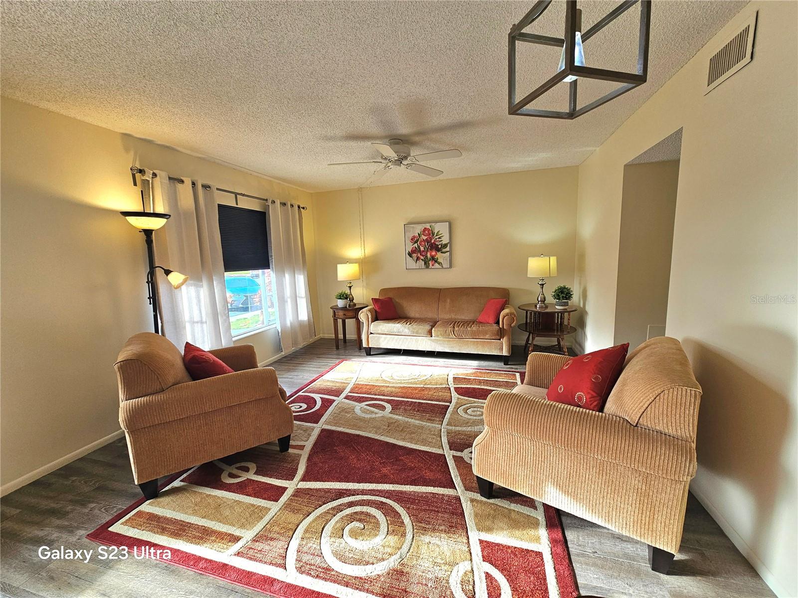 Image 5 of 27 For 2466 Ecuadorian Way 6