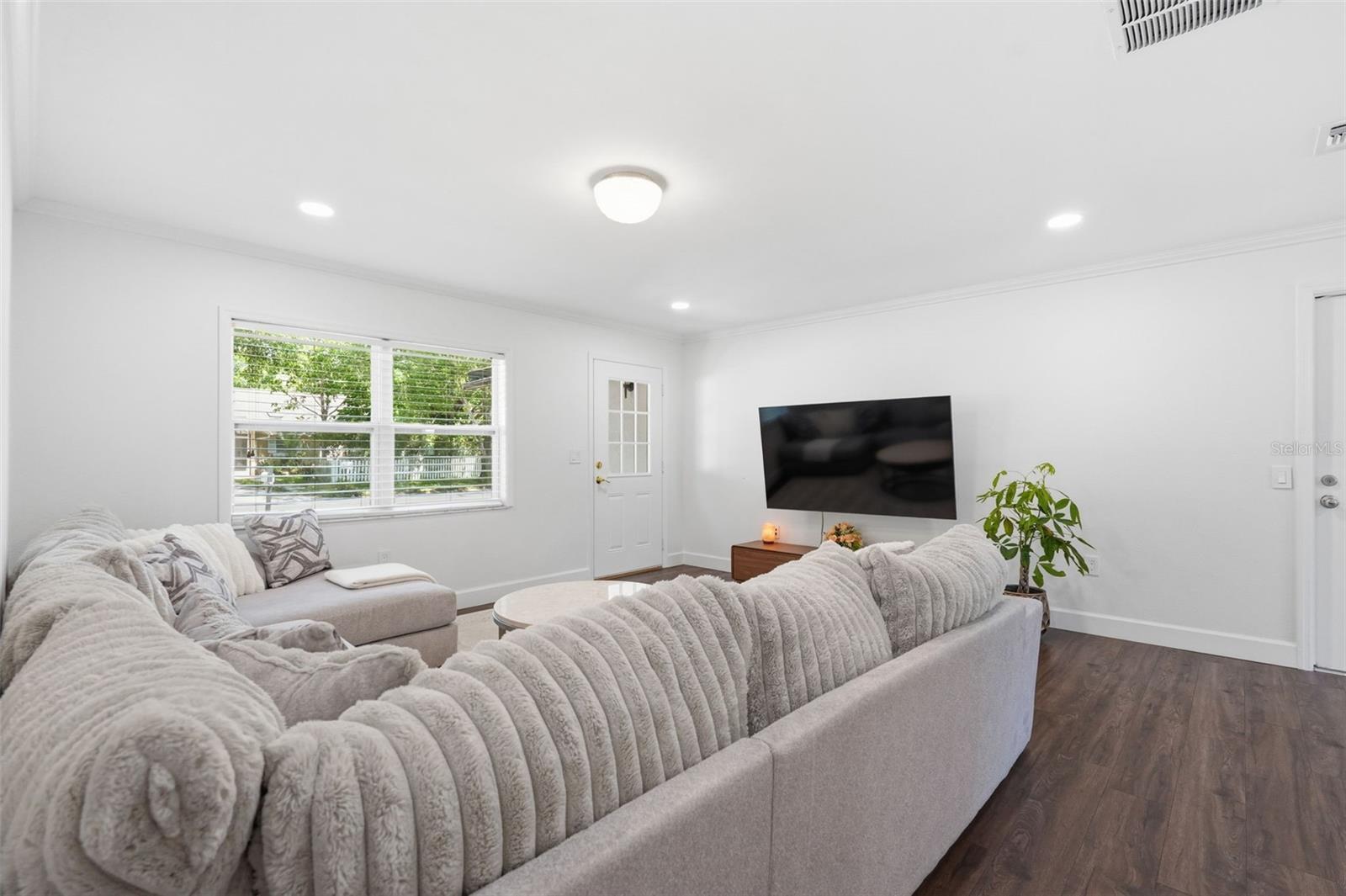 Image 6 of 30 For 2314 Landon Terrace