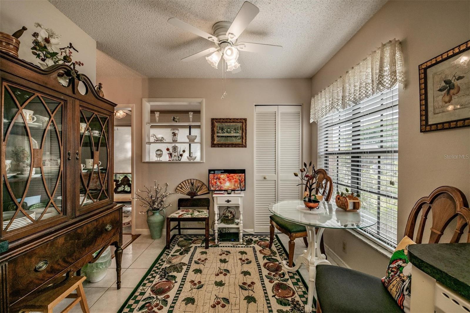 Image 26 of 41 For 9302 Trowbridge Court