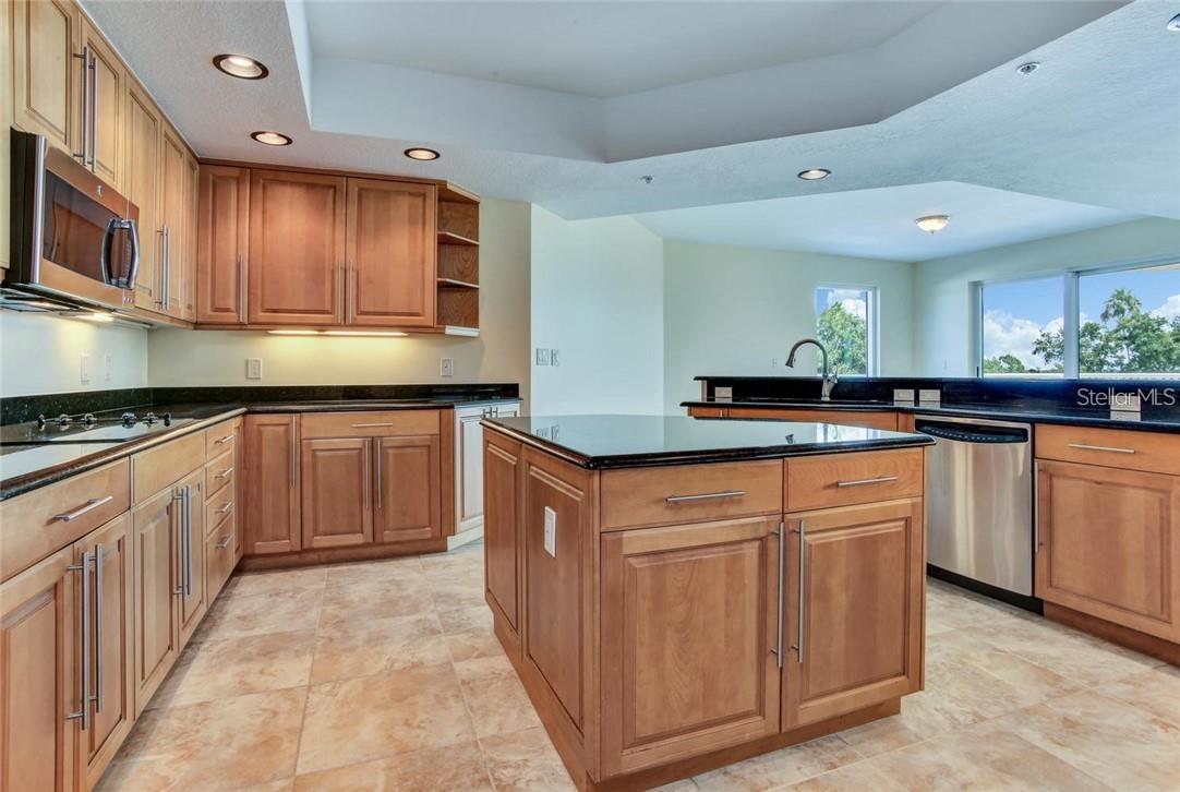 Image 27 of 35 For 3507 Bayshore Boulevard 303