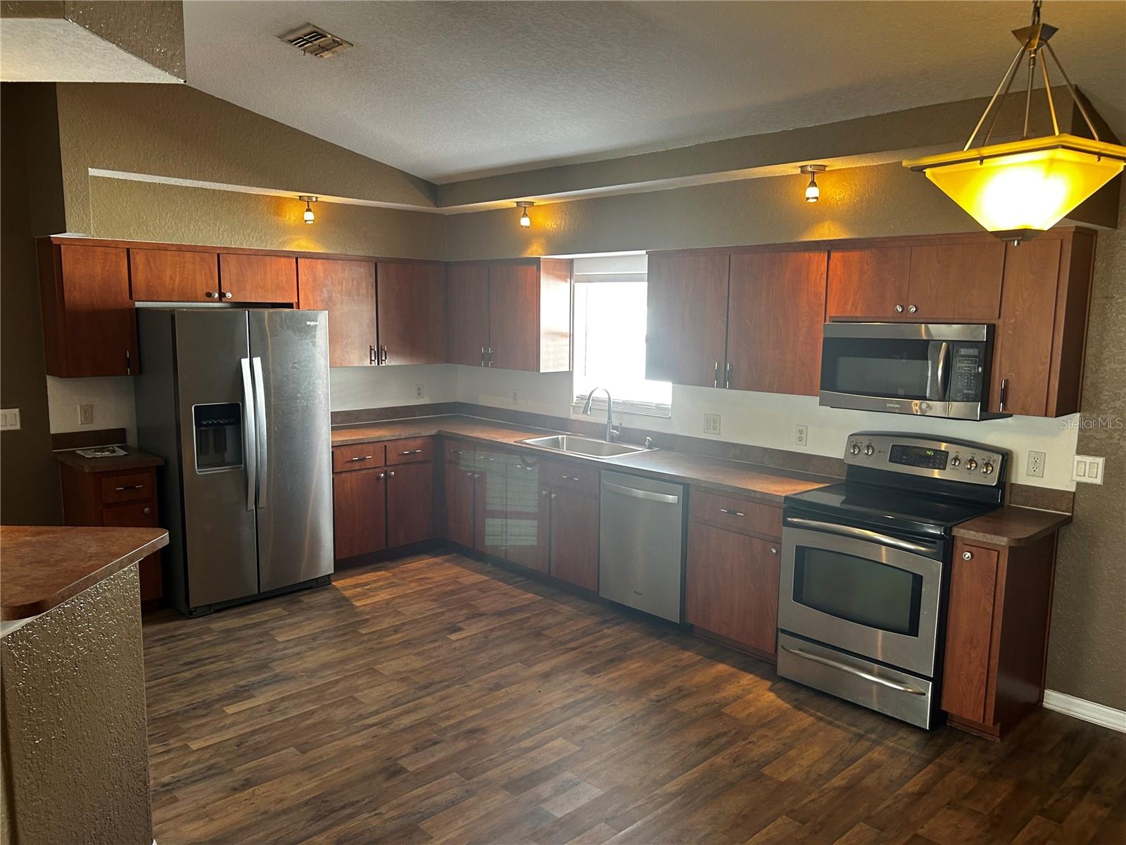 Image 13 of 38 For 5815 Mockingbird Drive