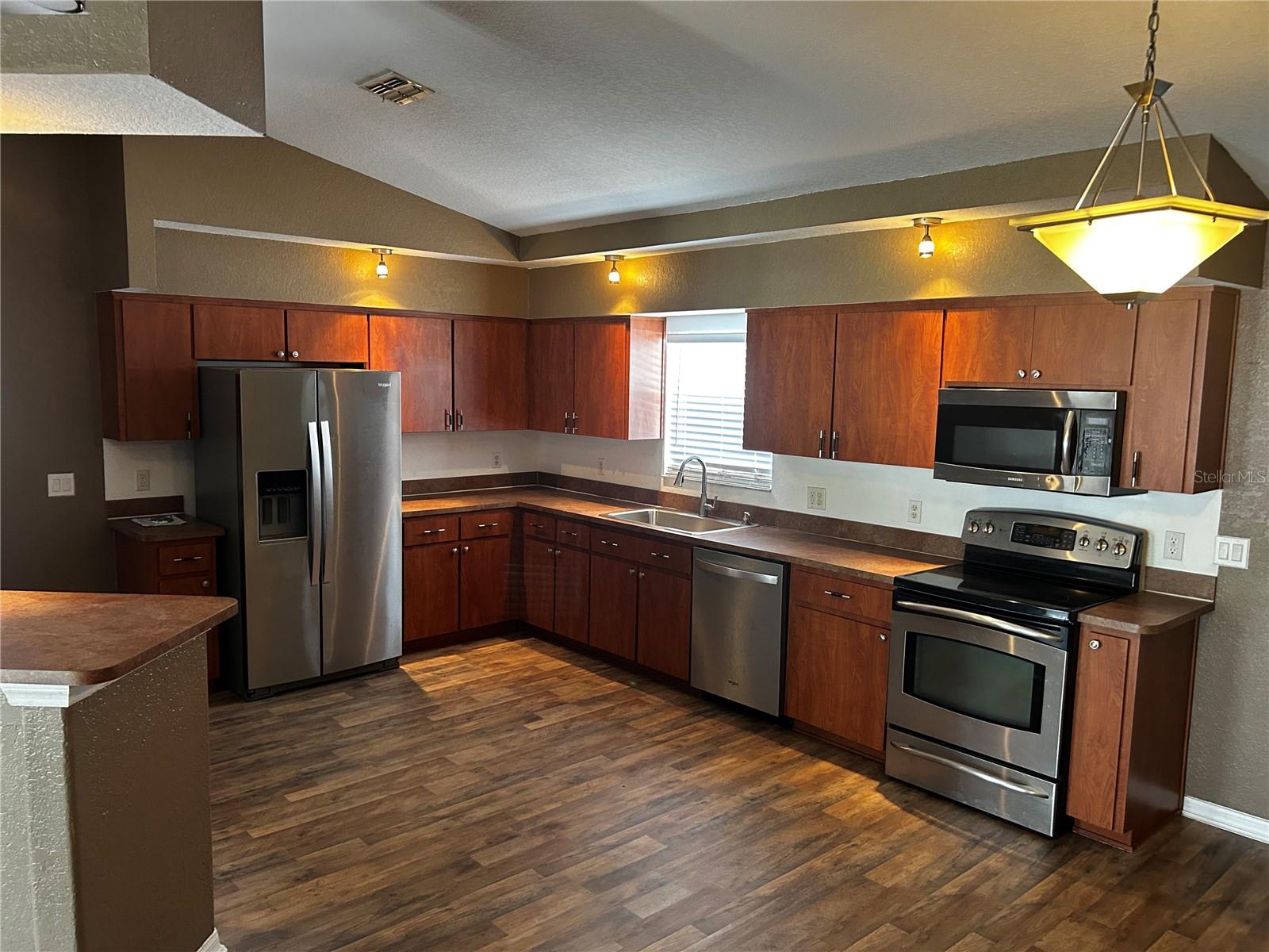 Image 14 of 38 For 5815 Mockingbird Drive