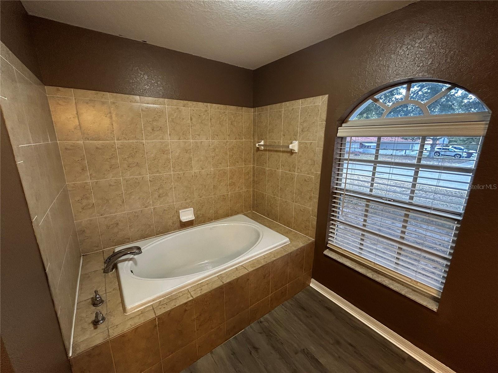 Image 21 of 38 For 5815 Mockingbird Drive