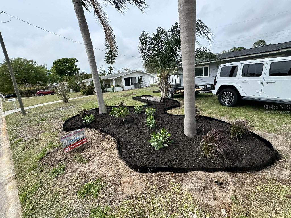 Image 17 of 23 For 2917 Michigan Street