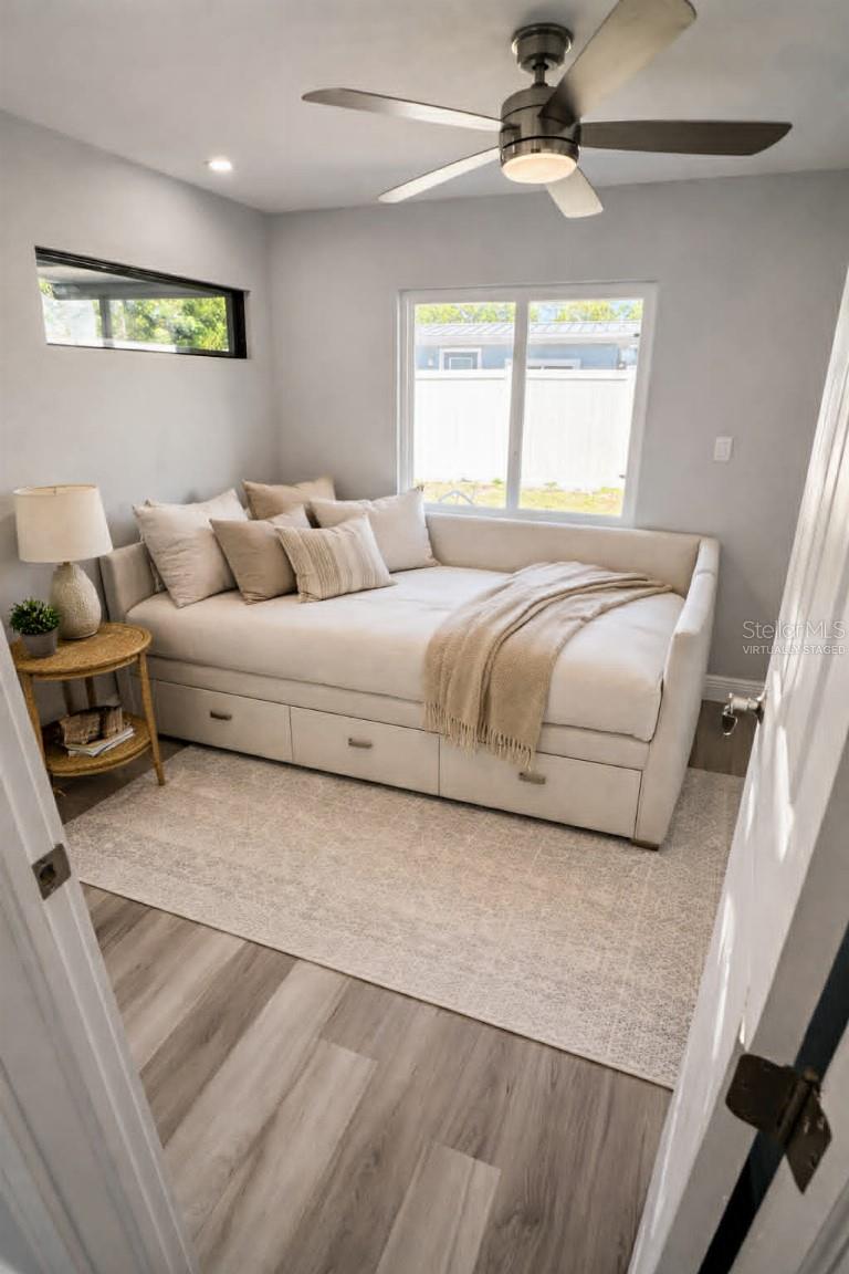 Image 4 of 23 For 2917 Michigan Street