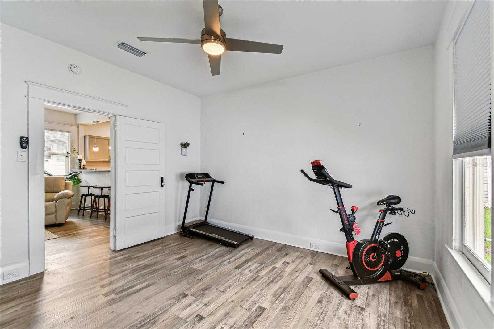 Image 18 of 61 For 904 Hamilton Avenue