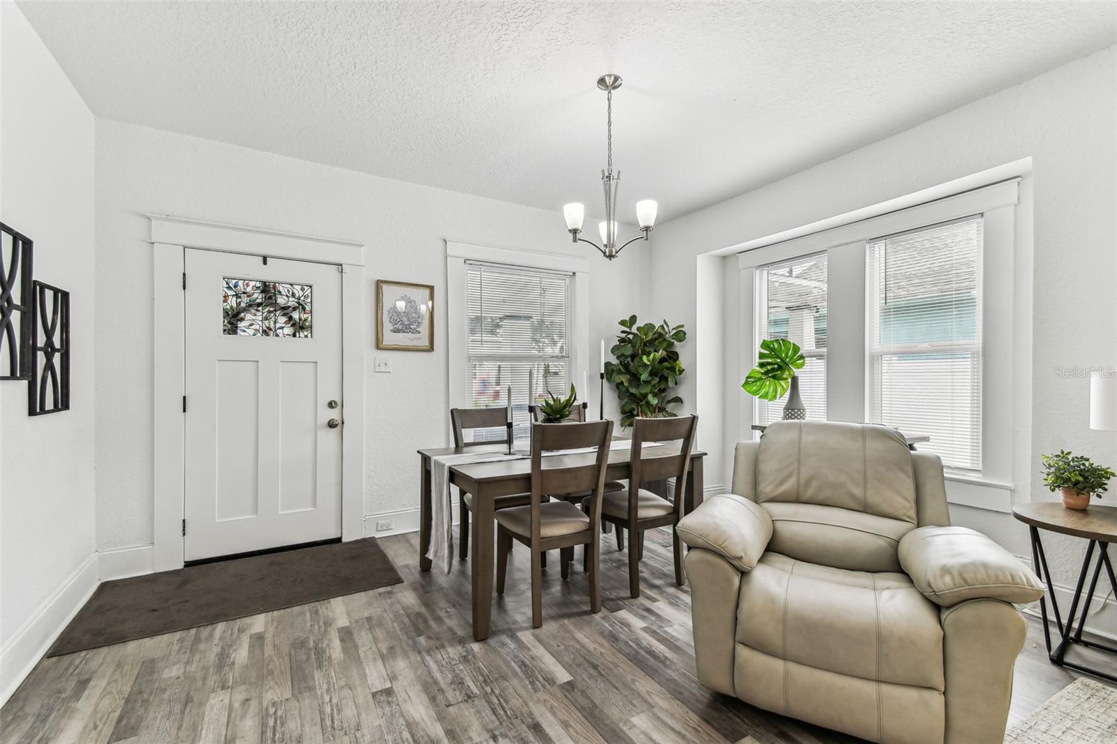 Image 19 of 61 For 904 Hamilton Avenue