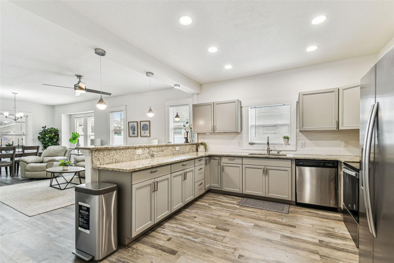 Image 28 of 61 For 904 Hamilton Avenue