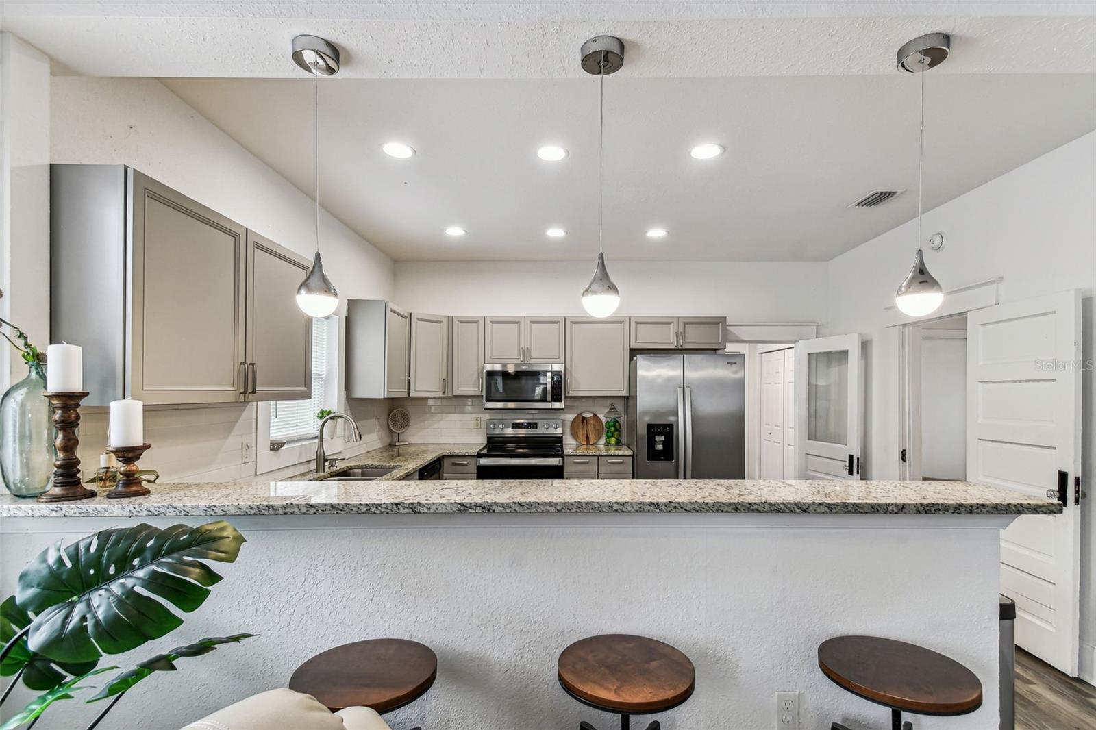 Image 31 of 61 For 904 Hamilton Avenue