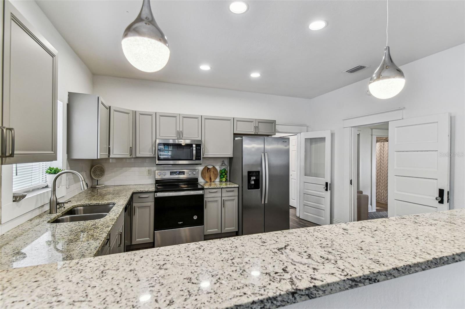 Image 32 of 61 For 904 Hamilton Avenue