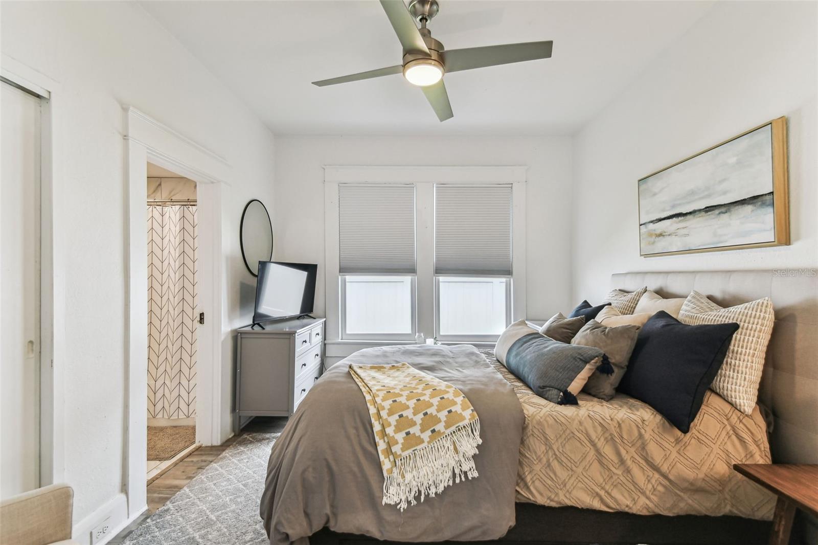 Image 33 of 61 For 904 Hamilton Avenue