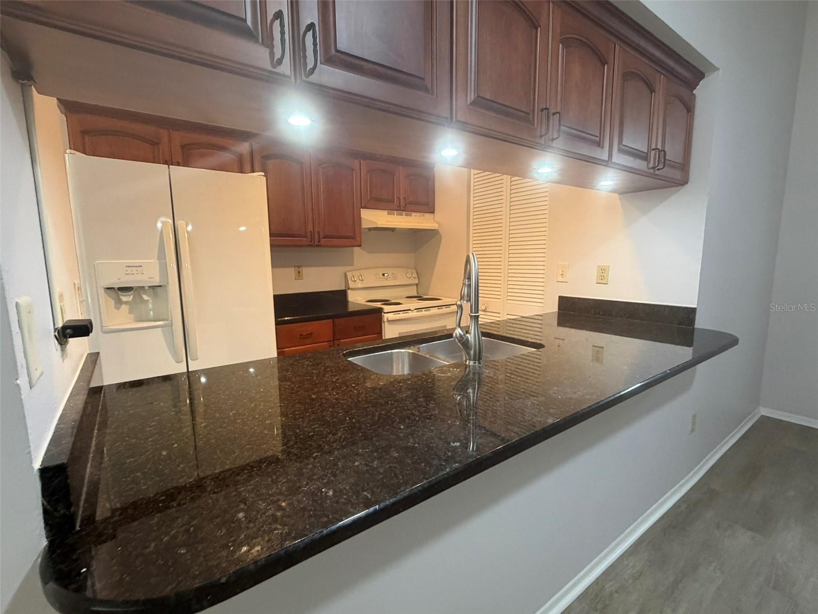 Image 4 of 16 For 3781 Lake Shore Drive