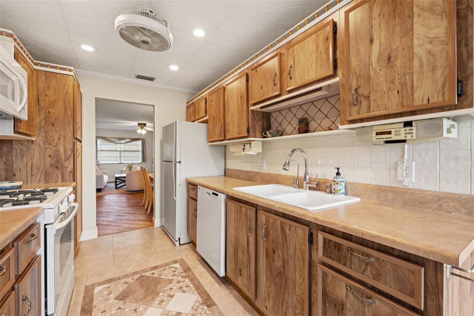 Image 24 of 44 For 6070 80th Street N 410