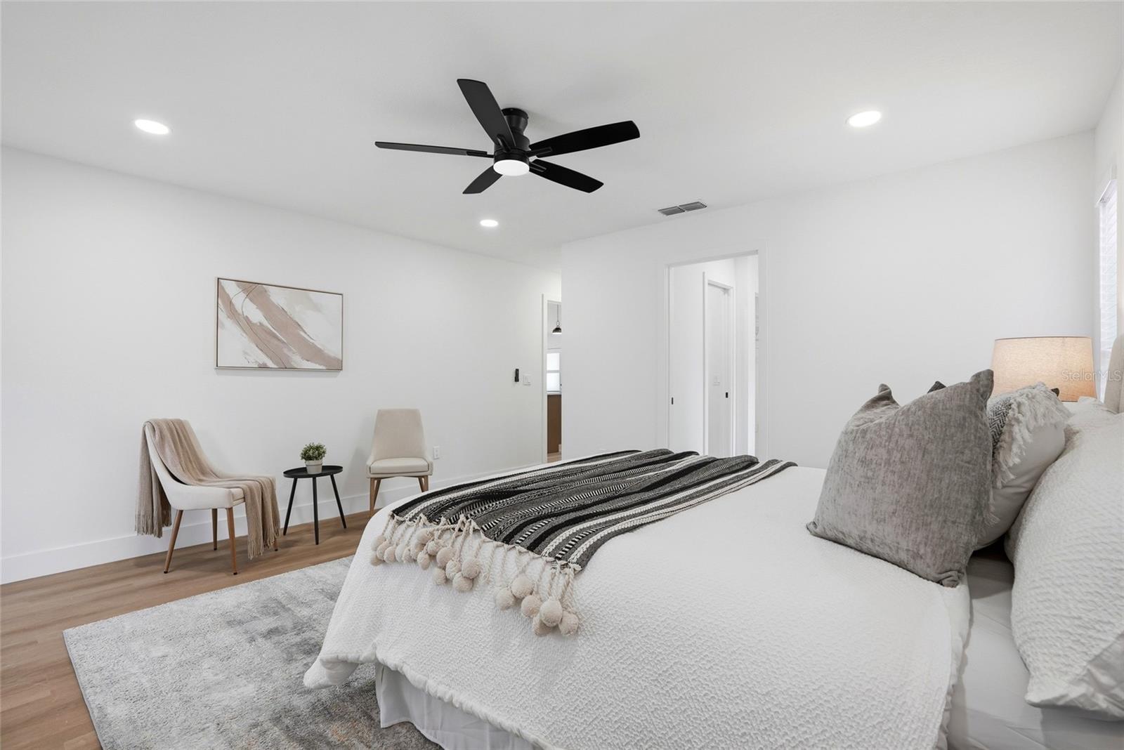 Image 23 of 51 For 4816 79th Avenue Plaza E