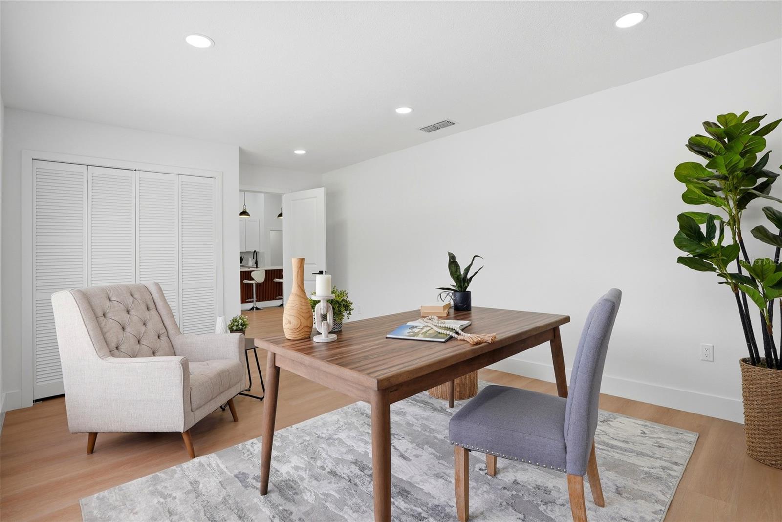 Image 28 of 51 For 4816 79th Avenue Plaza E