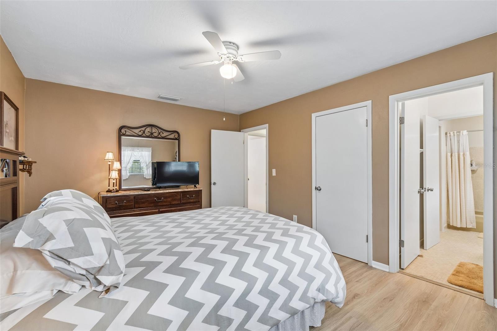 Image 27 of 54 For 7253 Tarrytown Drive