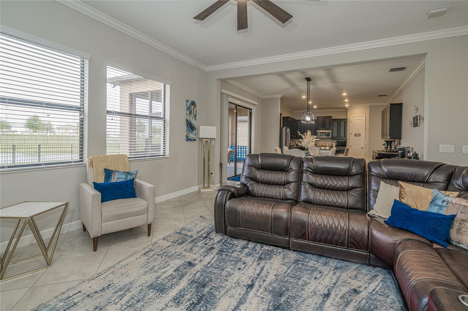 Listing photo id 11 for 8099 Lago Mist Way