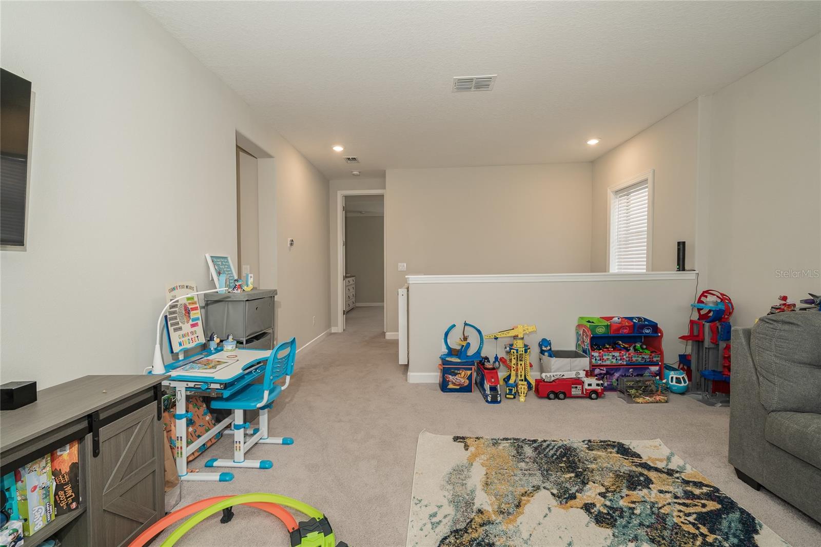 Listing photo id 15 for 8099 Lago Mist Way