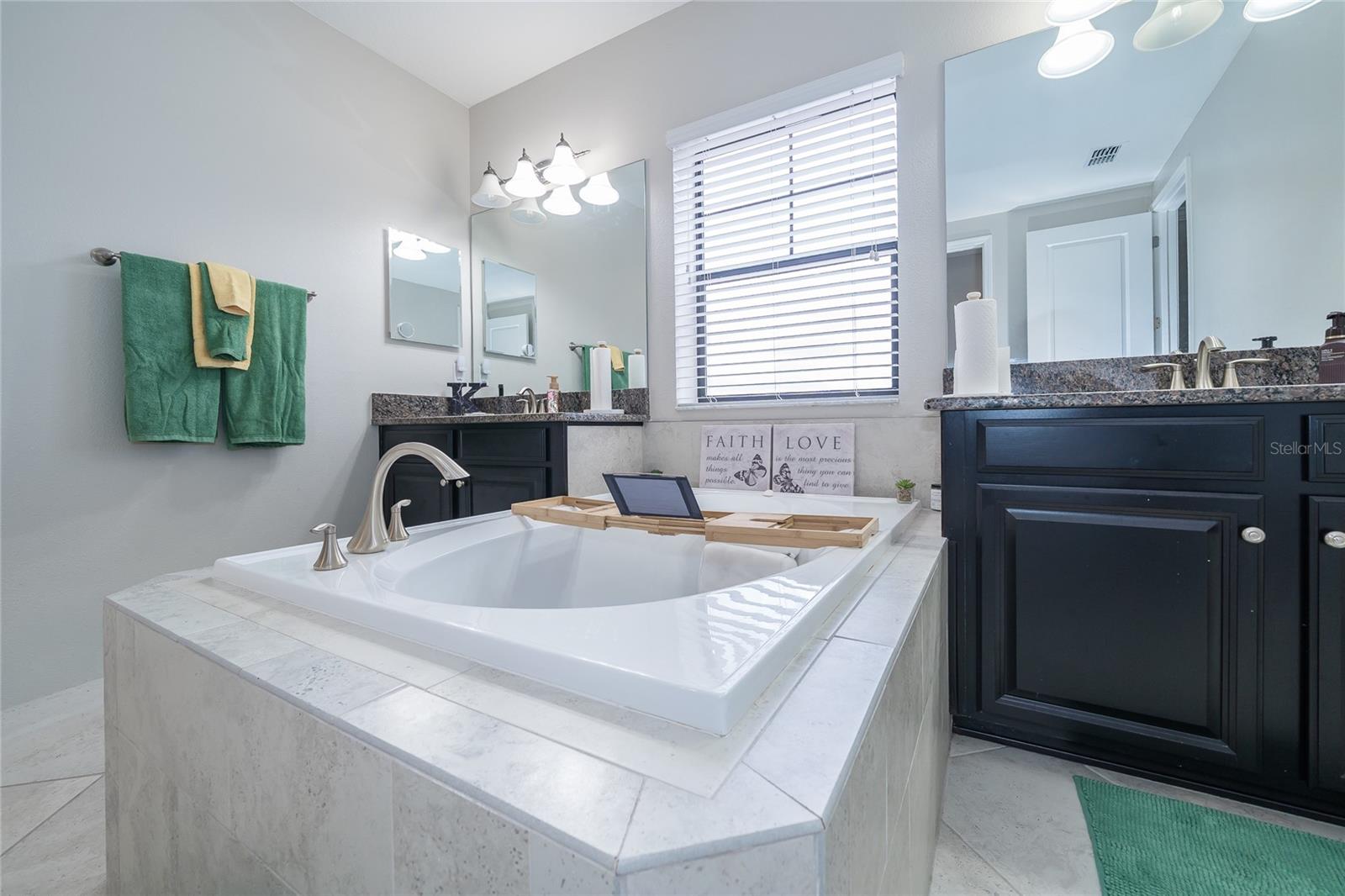 Listing photo id 22 for 8099 Lago Mist Way