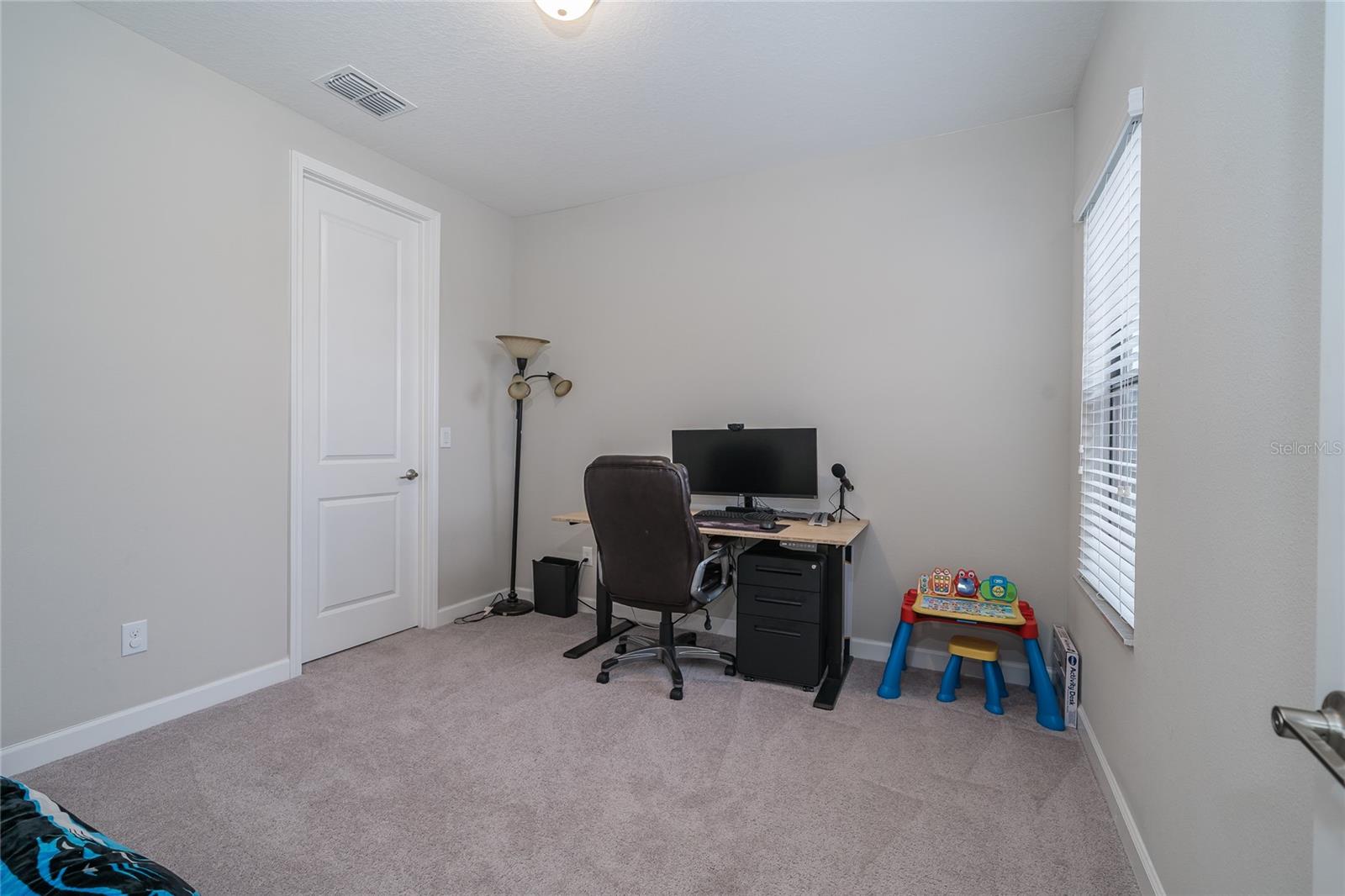 Listing photo id 33 for 8099 Lago Mist Way