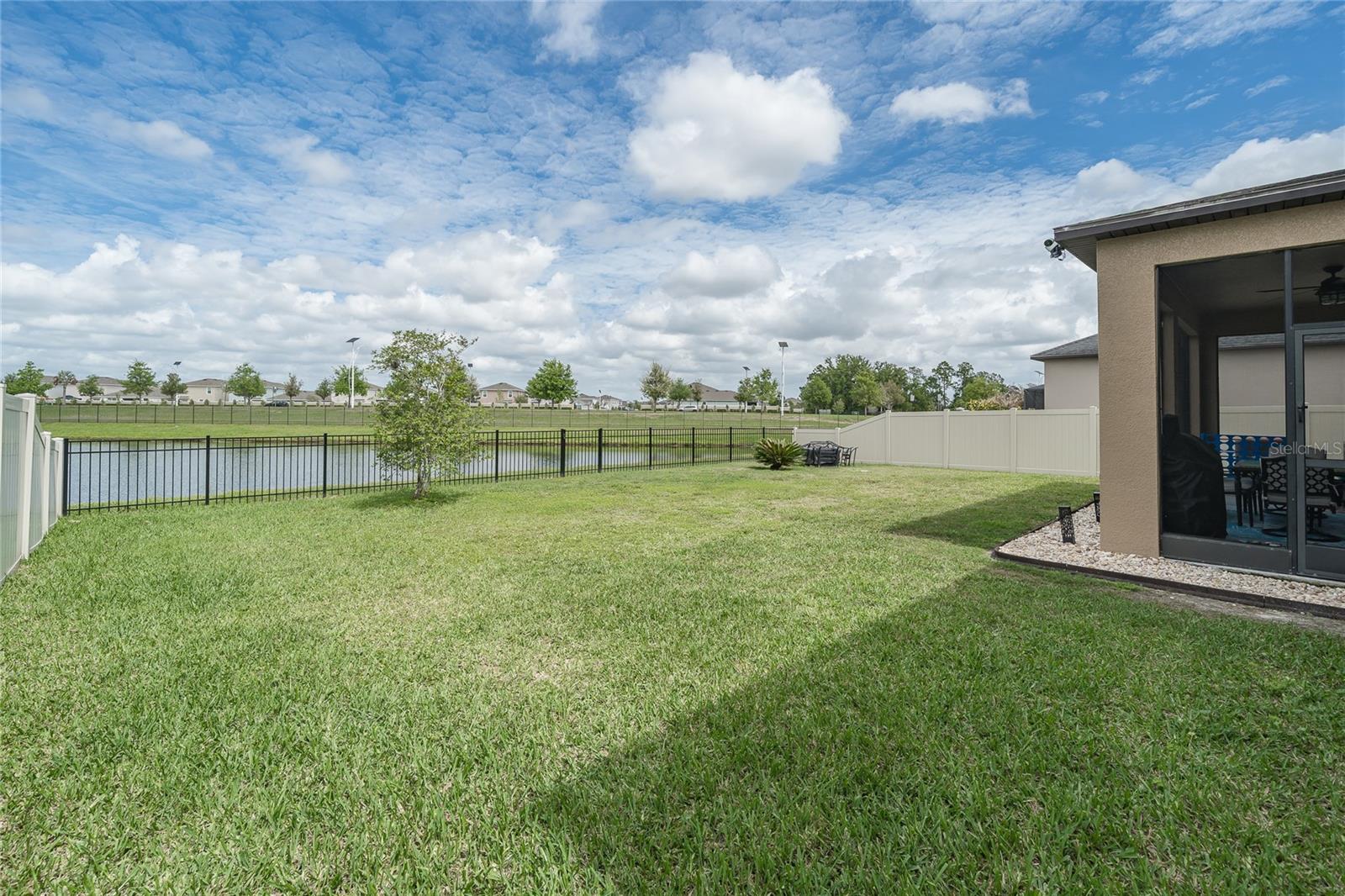Listing photo id 37 for 8099 Lago Mist Way