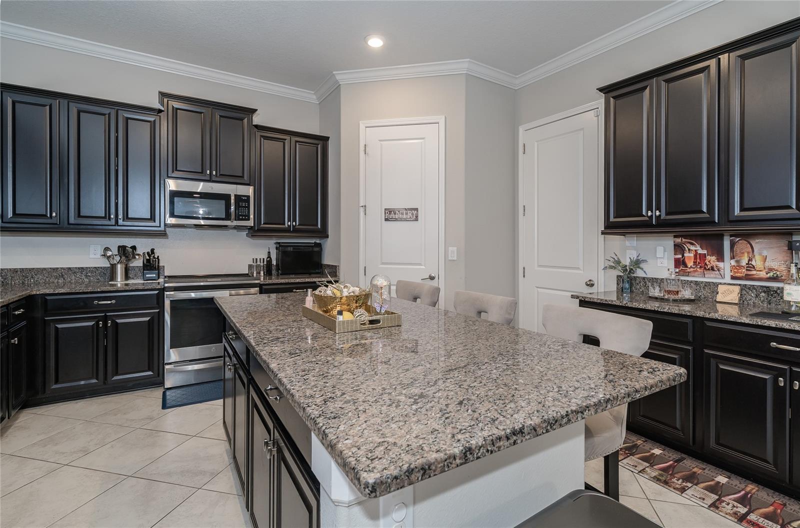 Listing photo id 3 for 8099 Lago Mist Way