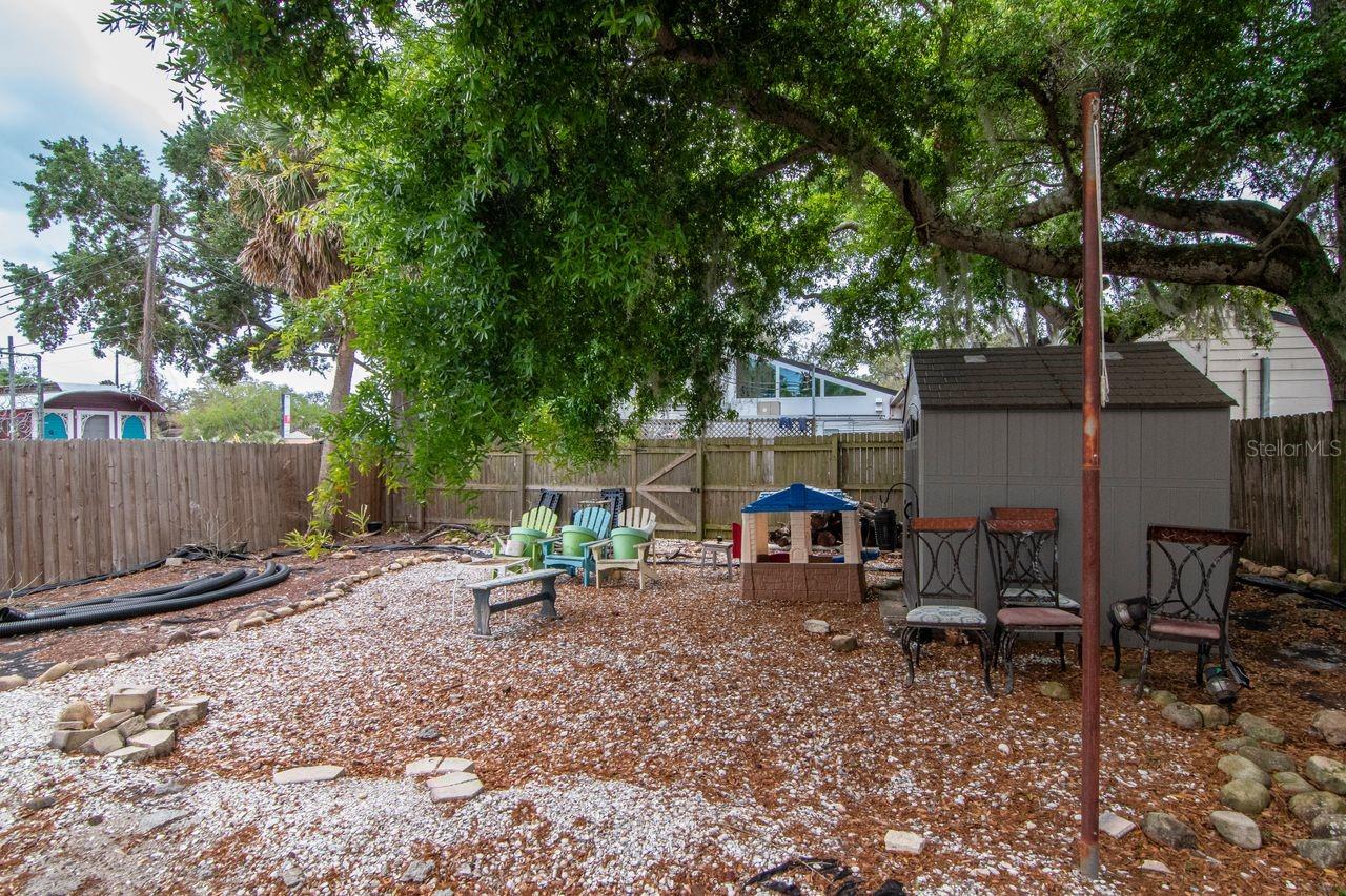 Listing photo id 9 for 734 2nd Street N