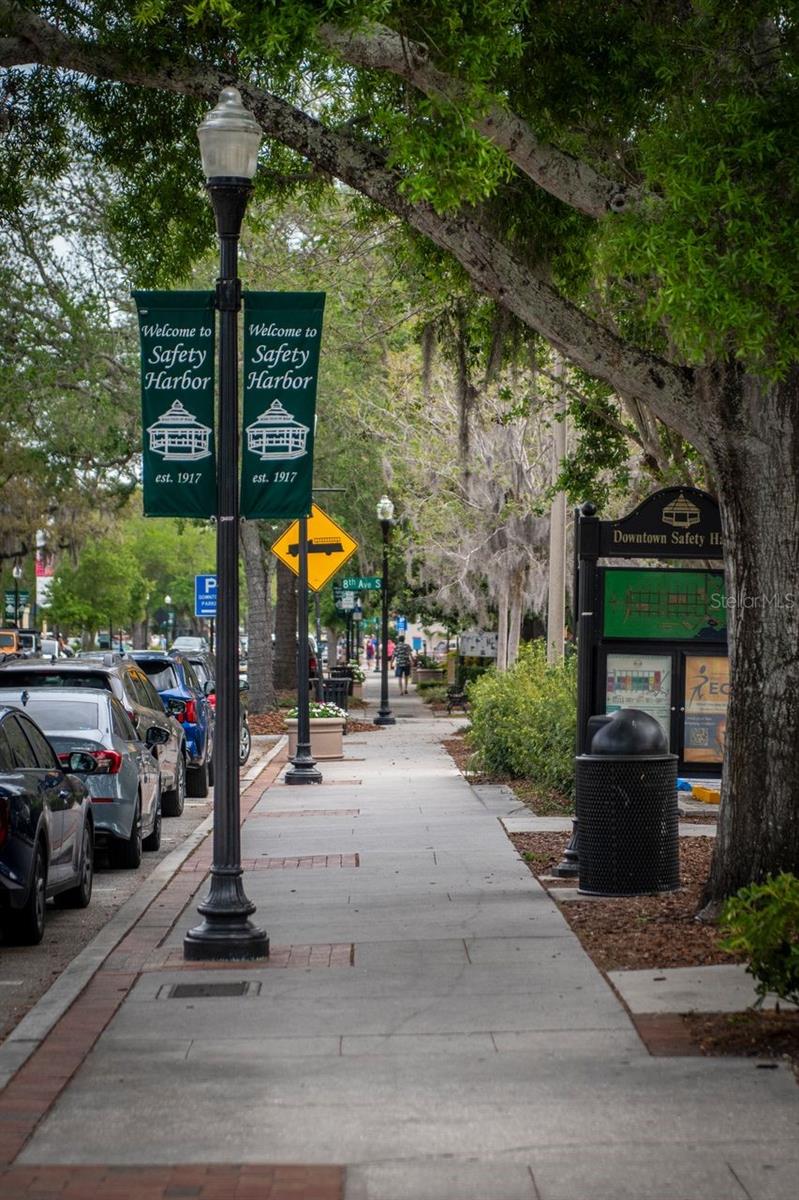 Listing photo id 18 for 734 2nd Street N