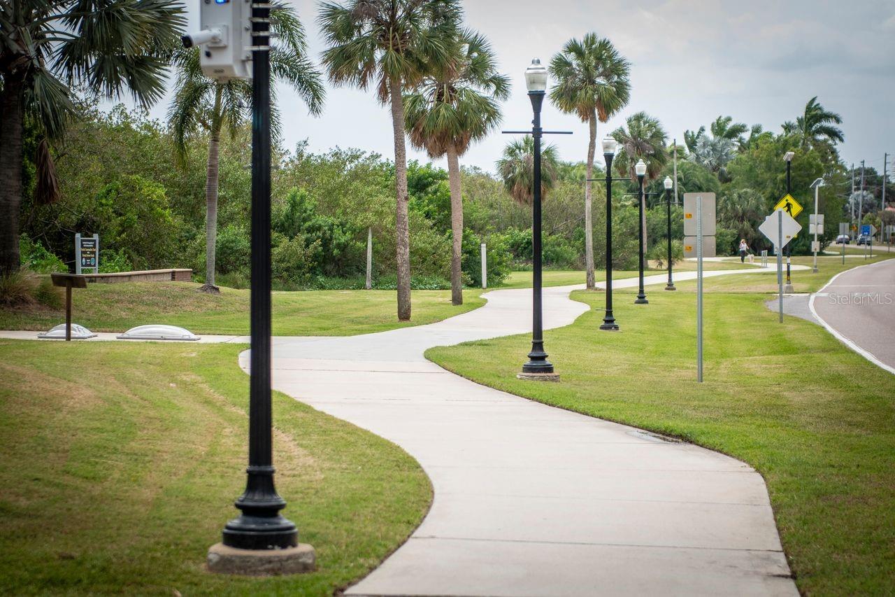 Listing photo id 22 for 734 2nd Street N