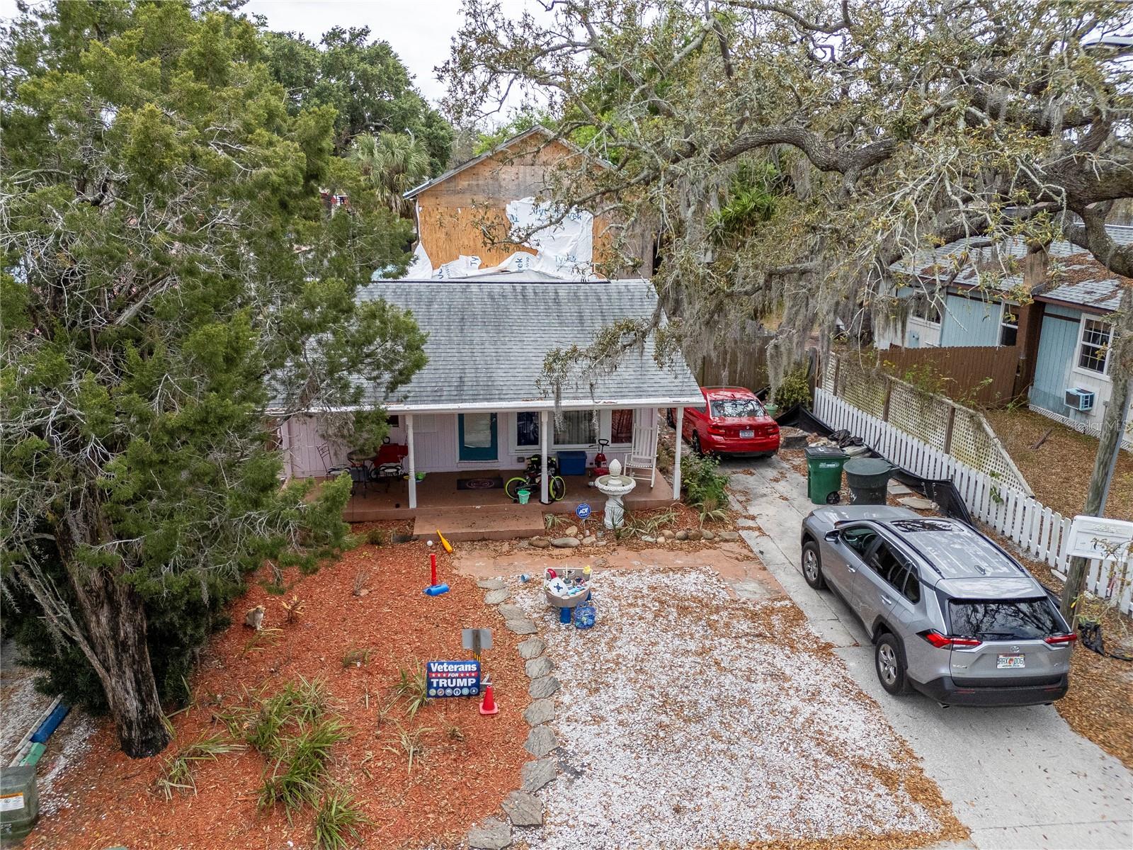 Listing photo id 2 for 734 2nd Street N