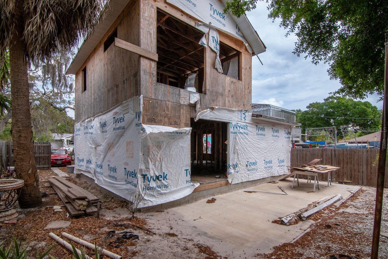 Listing photo id 3 for 734 2nd Street N