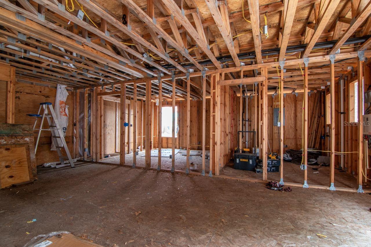 Listing photo id 4 for 734 2nd Street N