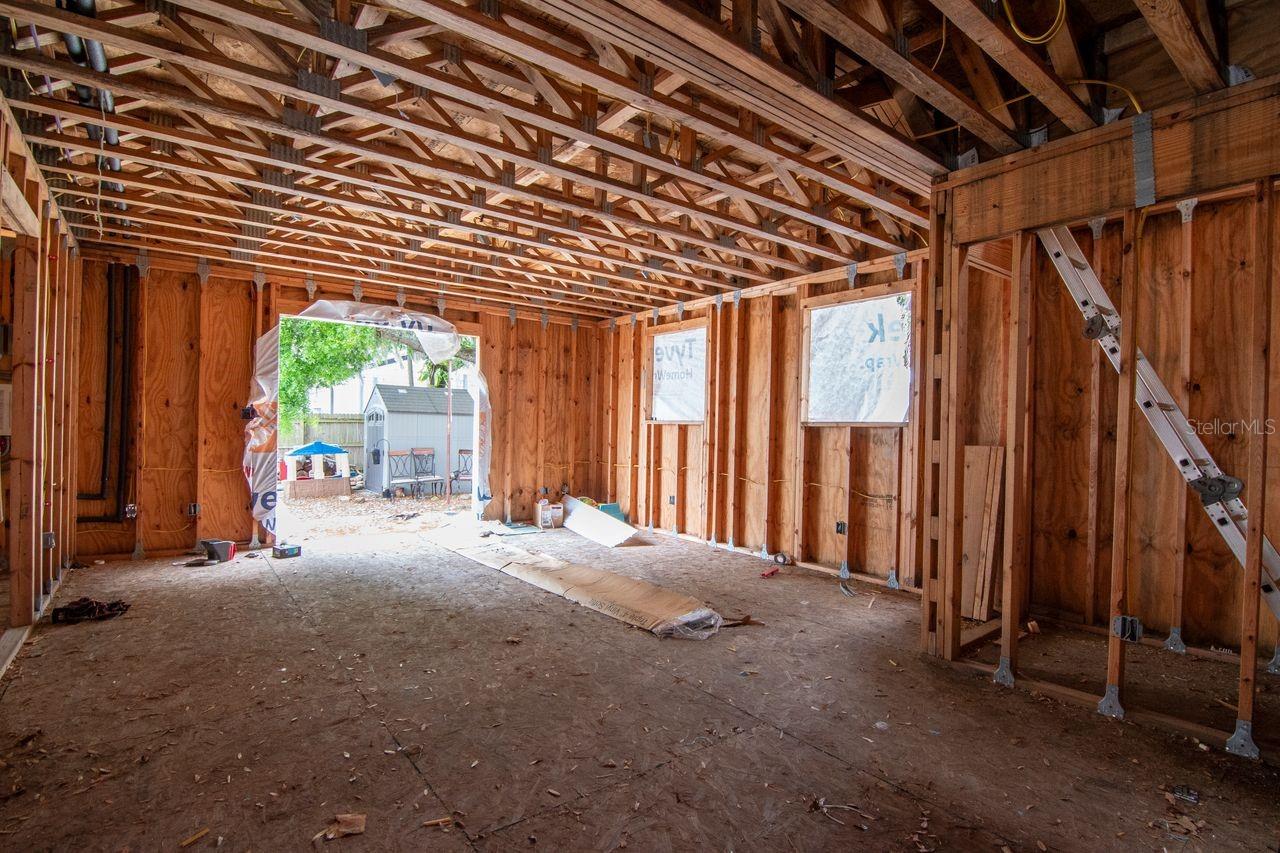 Listing photo id 7 for 734 2nd Street N