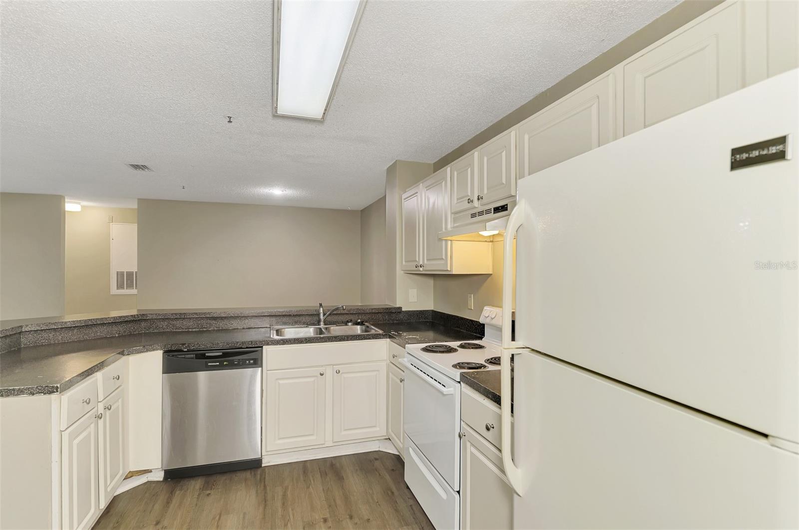 Image 21 of 51 For 4045 Crockers Lake Boulevard 11