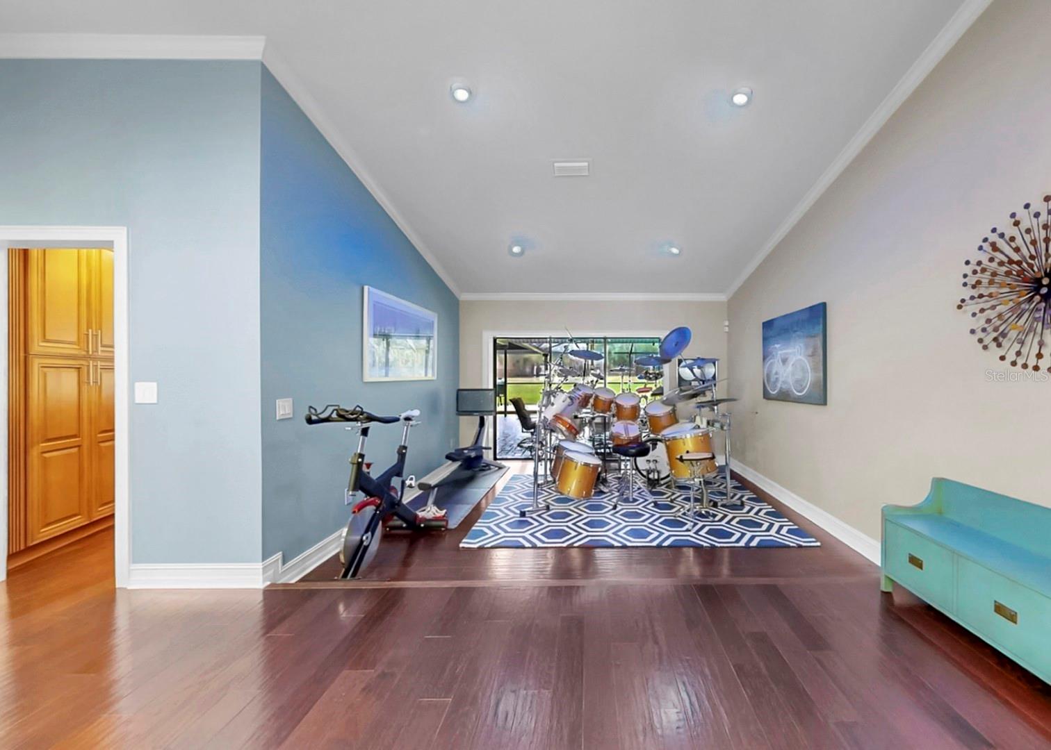 Image 21 of 90 For 401 Penn National Road