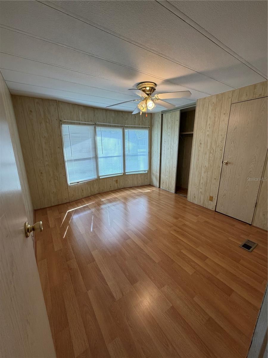 Image 11 of 19 For 5562 Lansing Drive