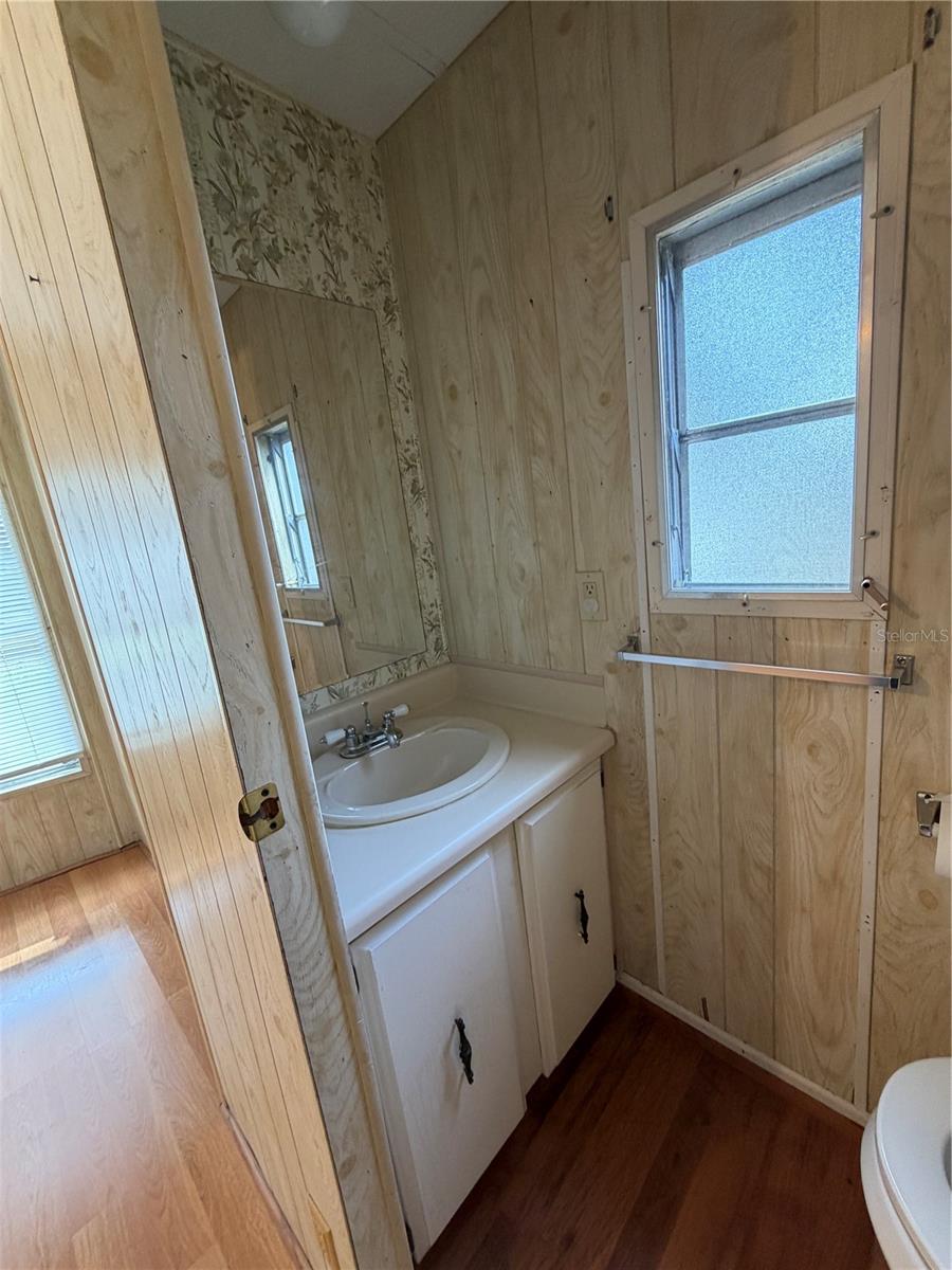 Image 13 of 19 For 5562 Lansing Drive