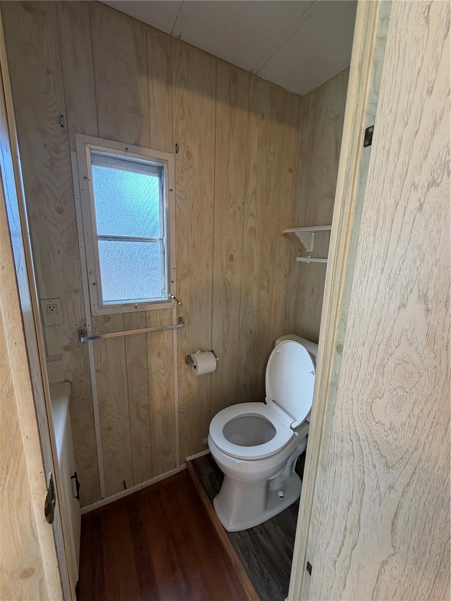 Image 14 of 19 For 5562 Lansing Drive