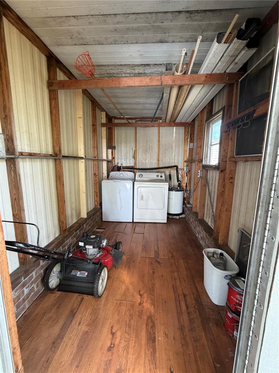 Image 15 of 19 For 5562 Lansing Drive