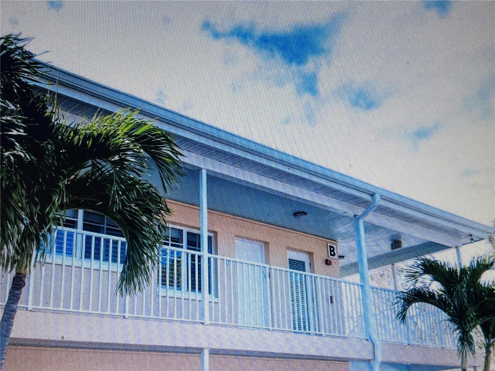 Image 2 of 24 For 19417 Gulf Boulevard B209