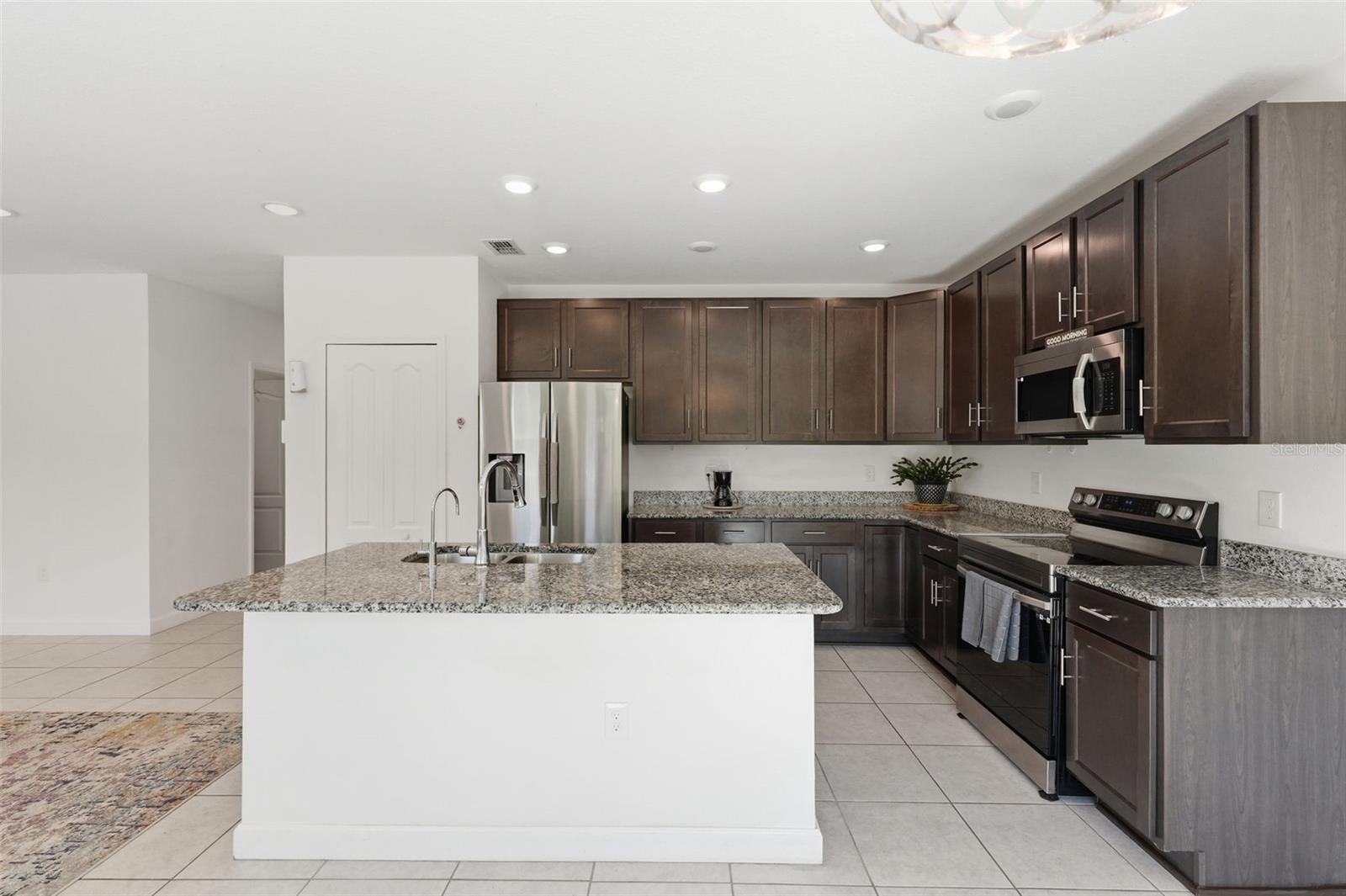 Listing photo id 9 for 2314 Lema Drive