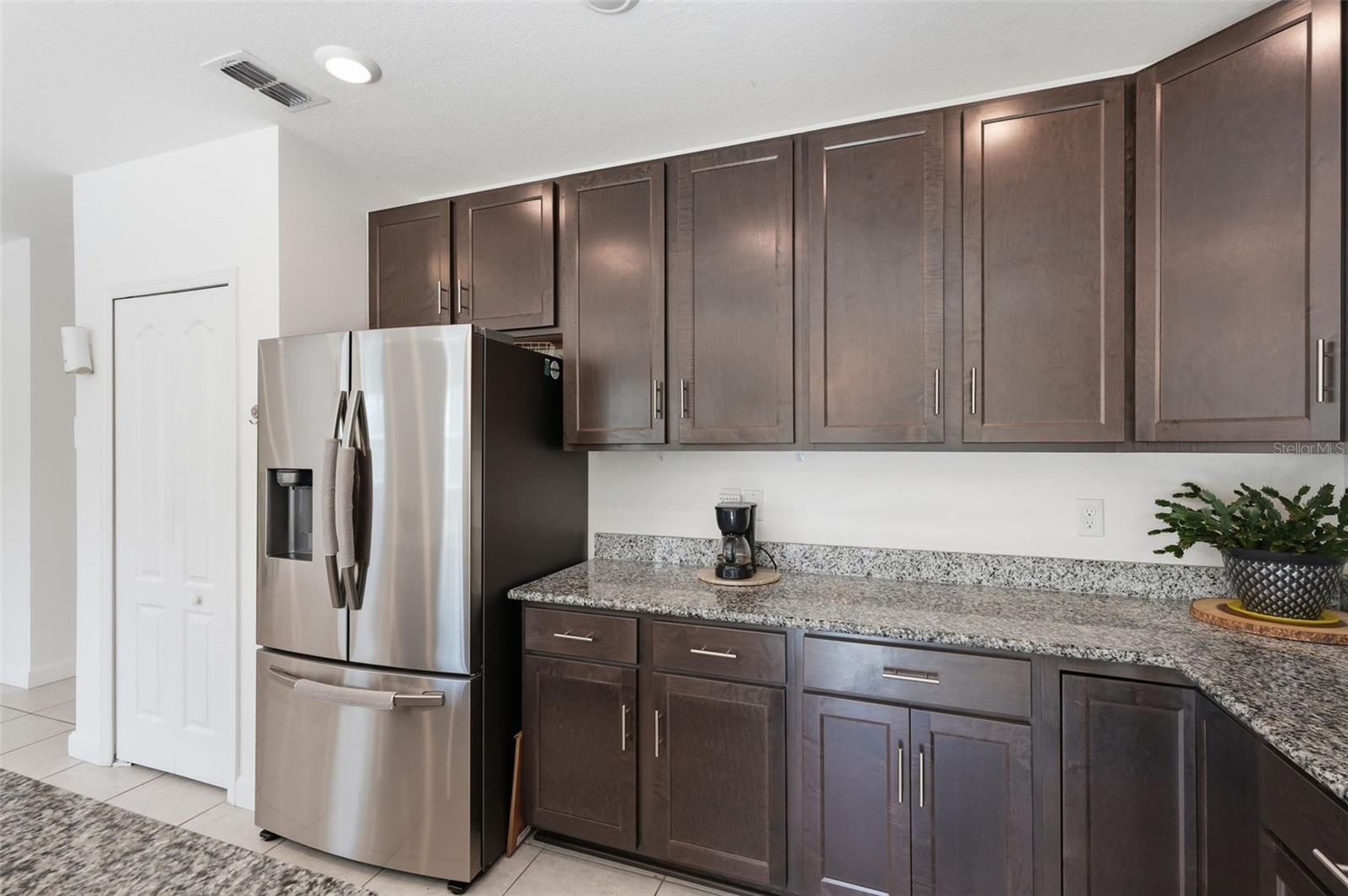 Listing photo id 10 for 2314 Lema Drive