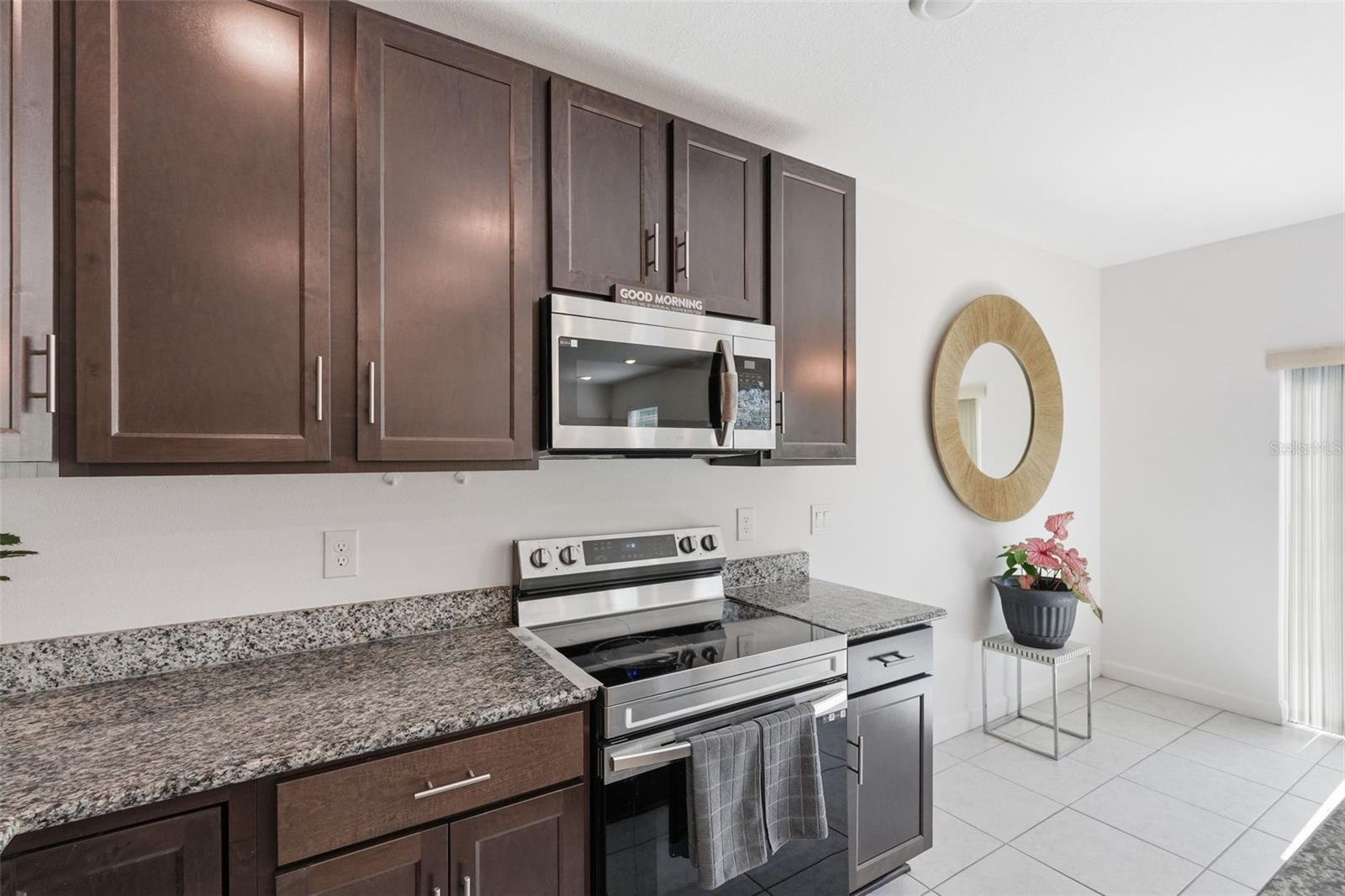 Listing photo id 11 for 2314 Lema Drive