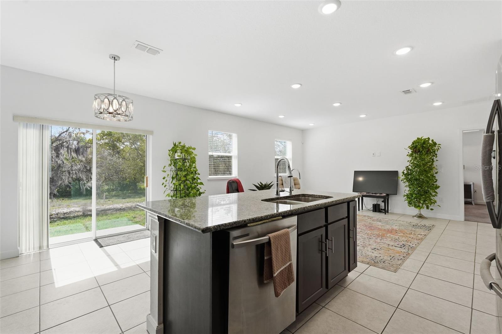 Listing photo id 12 for 2314 Lema Drive