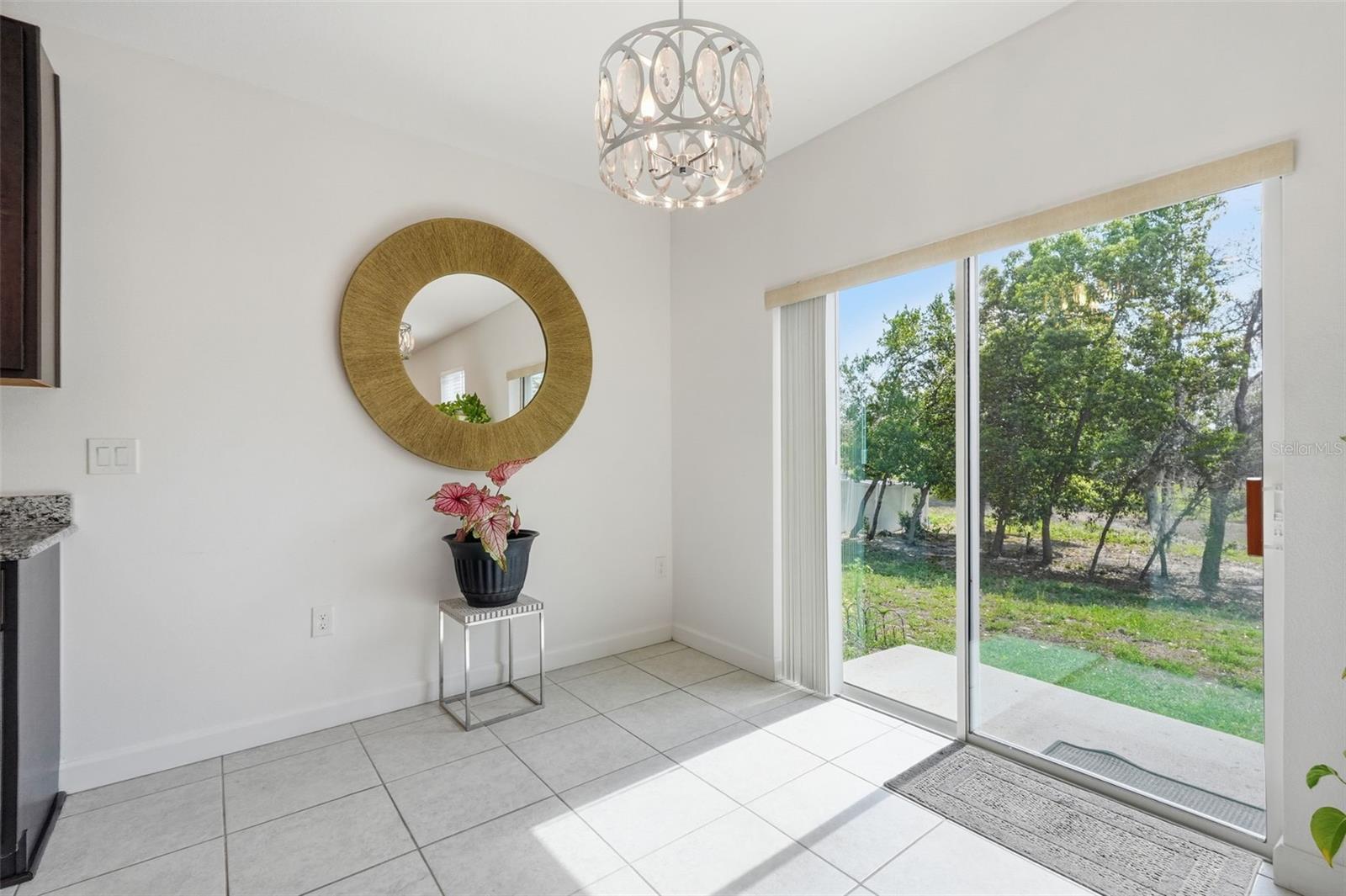 Listing photo id 13 for 2314 Lema Drive